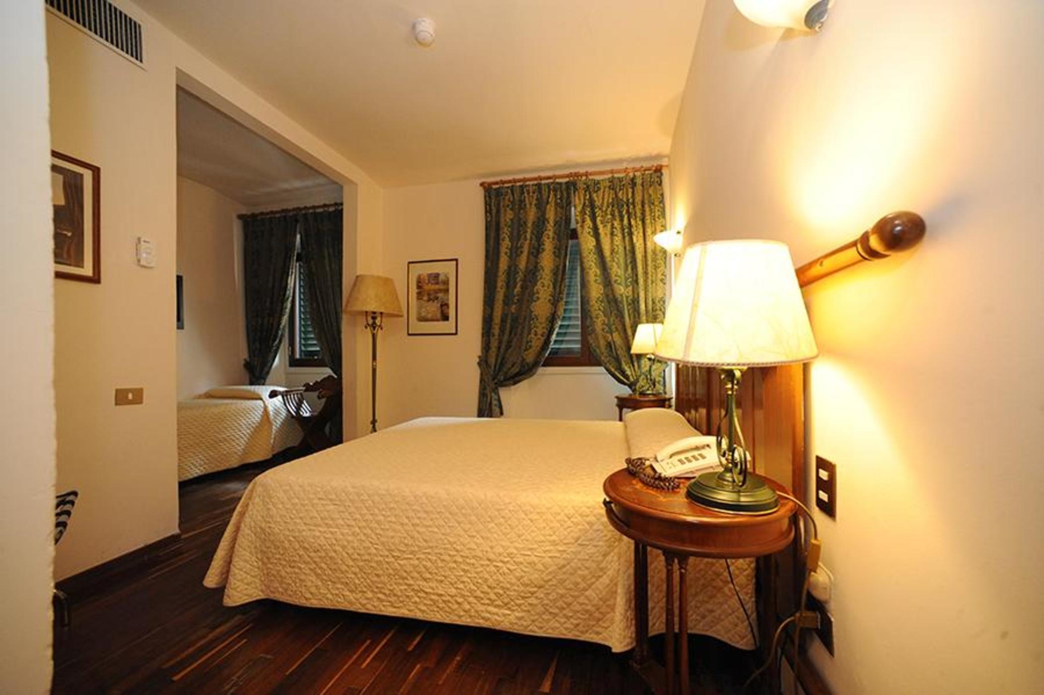Hotel Le Due Fontane ฟลอเรนซ์ ภายนอก รูปภาพ